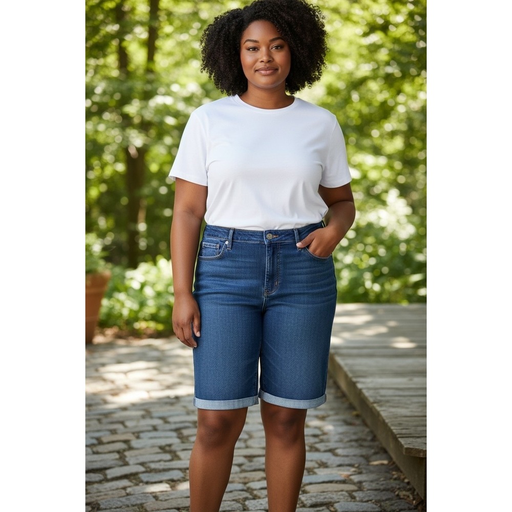 Levi's 24W Plus Size Bermuda Shorts Stretch Denim Dark Wash Mid Rise Cuffed NWT
